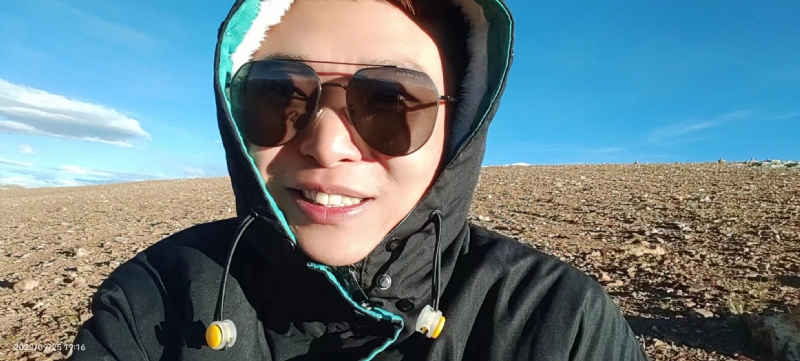 守一座孤城等一个旧人的第一张照片--兰州闪婚服务中心